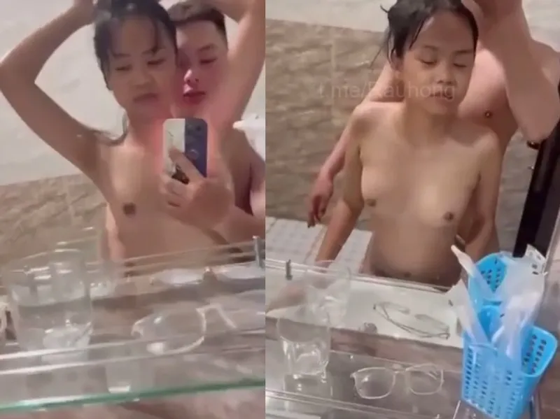 Dáng mảnh em cùng anh người yêu trả bài trước gương quay kỉ niệm